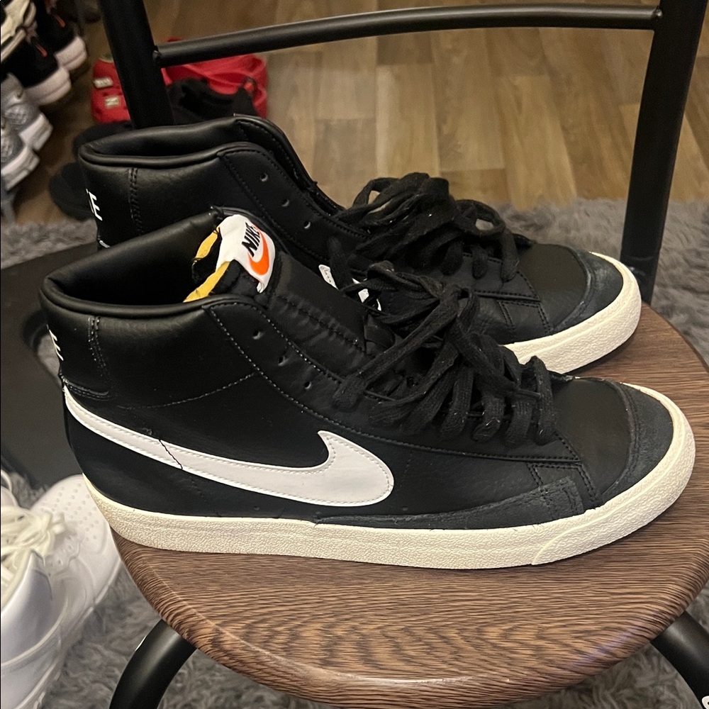 Nike Black and White Athletic Shoes